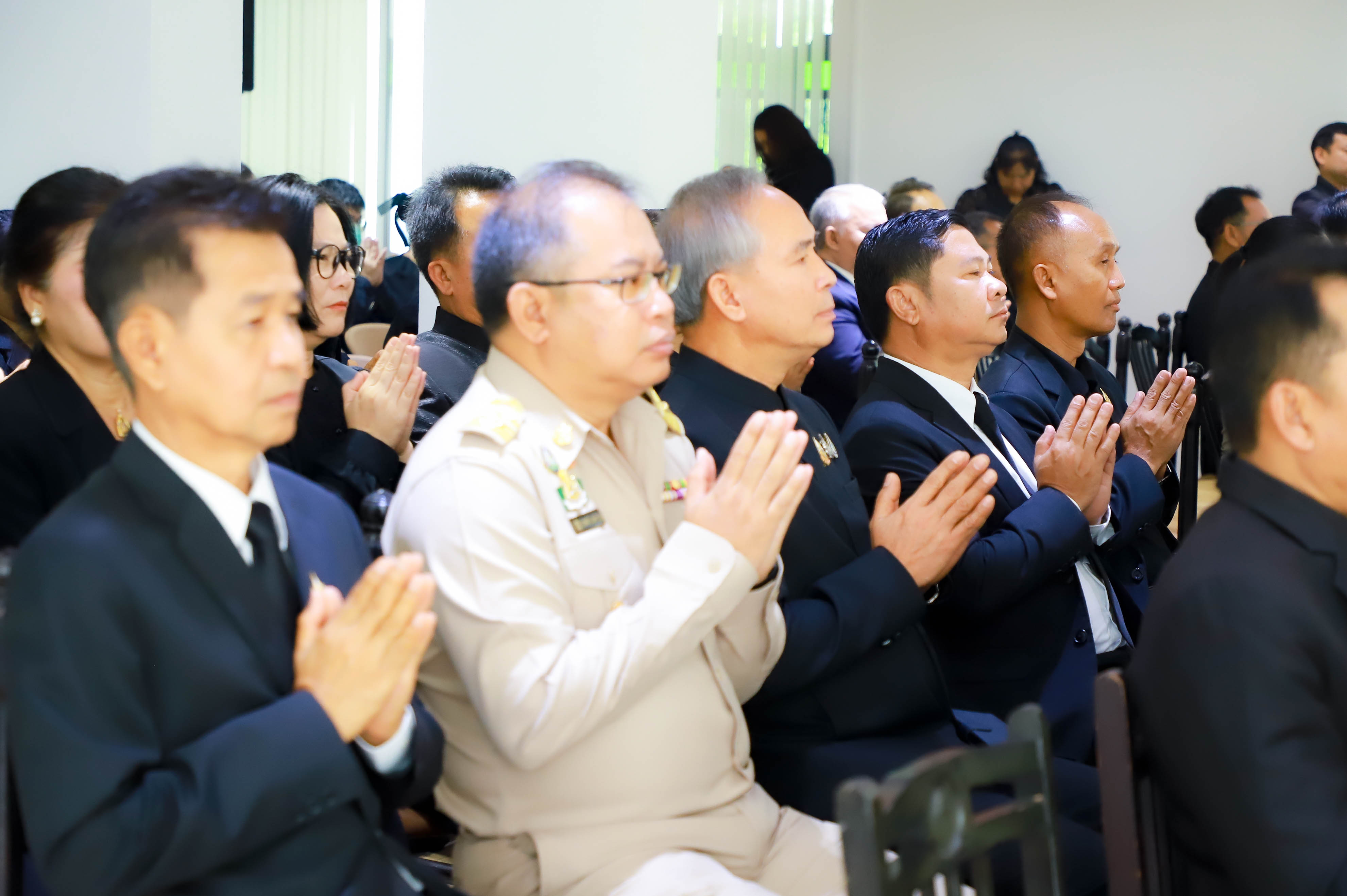 title - ส.ป.ก. เข้าร่วมพิธีเจริญพระพุทธมนต์บำเพ็ญพระราชกุศล ถวายความอาลัยแด่ สมเด็จพระนางเจ้าสิริกิติ์ พระบรมราชินีนาถ พระบรมราชชนนีพันปีหลวง และสมเด็จพระเจ้าลูกเธอ เจ้าฟ้าพัชรกิติยาภา นเรนทิราเทพยวดี กรมหลวงราชสาริณีสิริพัชร มหาวัชรราชธิดา